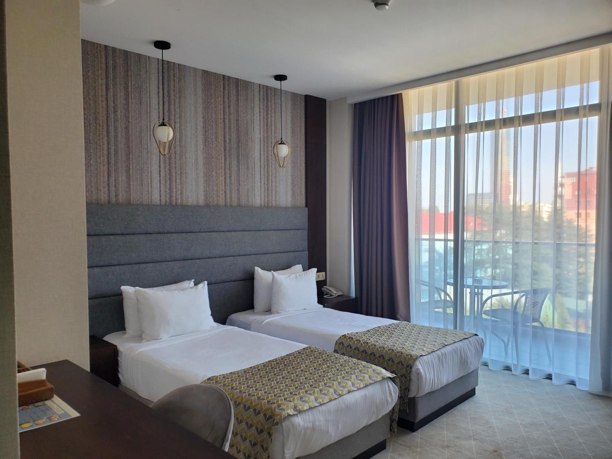 Hotel Elegance Batumi Exterior foto