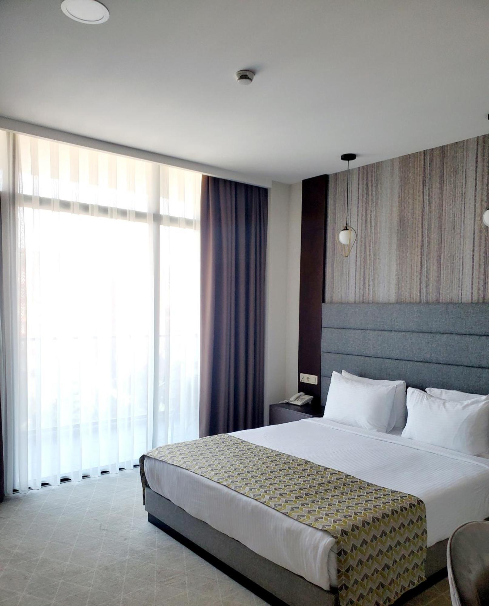 Hotel Elegance Batumi Exterior foto